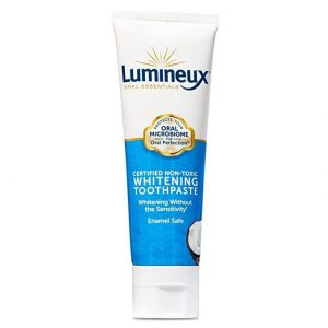 Toothpaste with essential oil